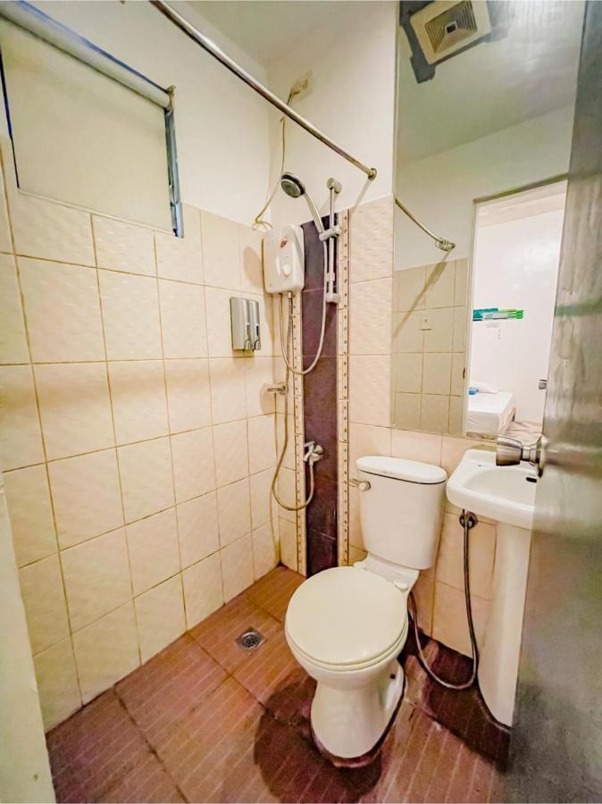 Oyo 866 Junction Hostels 마닐라 외부 사진