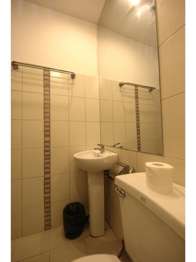Oyo 866 Junction Hostels 마닐라 외부 사진
