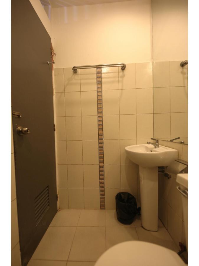 Oyo 866 Junction Hostels 마닐라 외부 사진